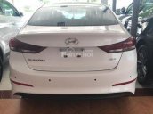 Cần bán Hyundai Elantra 2.0 năm sản xuất 2016, màu trắng, odo 1 vạn