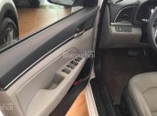 Cần bán Hyundai Elantra 2.0 năm sản xuất 2016, màu trắng, odo 1 vạn