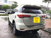 Bán Toyota Fortuner 2.7V sản xuất năm 2017, số tự động, màu trắng, nhập khẩu Indonesia