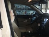 Chính chủ bán Kia Sorento 2.4AT GATH 2017 full option, màu trắng
