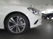 Bán ô tô Mercedes CLA 200 năm sản xuất 2018, màu trắng, nhập khẩu nguyên chiếc