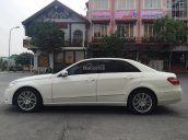 Cần bán em Mercedes E300 đời 2009 màu trắng còn cực ngầu