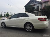 Cần bán em Mercedes E300 đời 2009 màu trắng còn cực ngầu