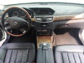 Cần bán em Mercedes E300 đời 2009 màu trắng còn cực ngầu