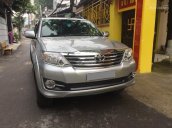 Gia đình bán Fortuner 2015 màu bạc, bản tự động, gia đình đi kỹ