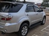 Bán xe Toyota Fortuner năm 2009, màu bạc, giá 599tr