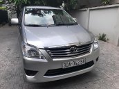 Bán Toyota Innova màu ghi bạc, sản xuất 2013 tên công ty, chạy 8 vạn km