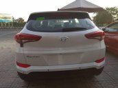 Bán xe Hyundai Tucson 2.0AT sản xuất 2018, màu trắng  