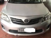 Cần bán xe Toyota Corolla Altis đời 2010, màu bạc xe gia đình