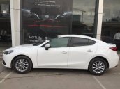 Cần bán Mazda 3 đời 2018, màu trắng 