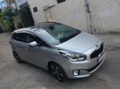 Kẹt tiền bán Kia Rondo GAT 2017 màu bạc, xe còn như mới