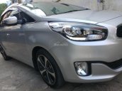 Kẹt tiền bán Kia Rondo GAT 2017 màu bạc, xe còn như mới