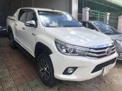 Bán xe Toyota Hilux sản xuất 2017, màu trắng như mới, giá chỉ 810 triệu