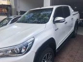 Bán xe Toyota Hilux sản xuất 2017, màu trắng như mới, giá chỉ 810 triệu