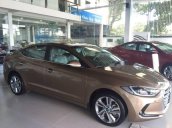 Cần bán Hyundai Elantra 2.0AT đời 2018, màu nâu, giá 659tr