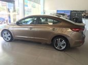 Cần bán Hyundai Elantra 2.0AT đời 2018, màu nâu, giá 659tr