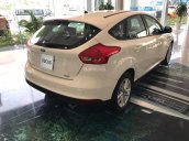 Bán Ford Focus 2018, mới 100%, khuyến mãi lớn, giá cực rẻ, đủ màu, tặng phụ kiện, hỗ trợ trả góp 80%. LH: 033.613.5555