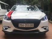 Cần bán gấp Mazda 3 FL năm 2017, màu trắng xe gia đình