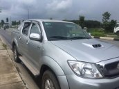 Cần bán xe Toyota Hilux đời 2012, màu bạc