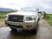 Cần bán gấp Ford Everest AT đời 2008, màu bạc xe gia đình, 400tr