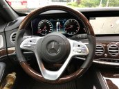 Bán xe Mercedes S450L ĐK 2018, màu đen siêu lướt như mới, giá rẻ hơn 800 triệu