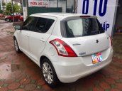 Cần bán xe Suzuki Swift rất mới sản xuất 2016, màu trắng