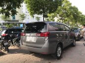 Cần bán Toyota Innova E đời 2016, màu xám ghi, Hà Nội