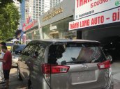 Cần bán Toyota Innova E đời 2016, màu xám ghi, Hà Nội