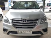 Bán Toyota Innova 2.0E màu bạc, số sàn, sản xuất cuối 2014 gốc Sài Gòn mẫu mới