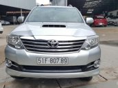 Bán Toyota Fortuner G 2.5MT, màu bạc, máy dầu, số sàn, sản xuất 2015, biển Sài Gòn, lăn bánh 58000km