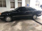 Bán xe Mercedes E240 sản xuất 2000, màu đen chính chủ