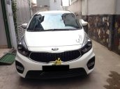 Cần bán gấp Kia Rondo đời 2017, màu trắng, giá cạnh tranh