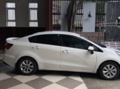 Cần bán xe Kia Rio số sàn, màu trắng, đời 2016, đăng kí 2017