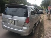 Cần bán xe Toyota Innova năm sản xuất 2010, màu bạc xe gia đình, giá 430tr