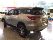 Bán xe Toyota Fortuner đời 2018, màu bạc  