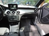 Cần bán Mercedes CLA 200 năm Sx 2015, màu bạc, nhập khẩu