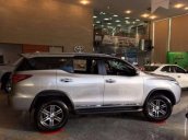 Bán xe Toyota Fortuner đời 2018, màu bạc  