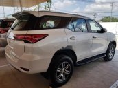 Cần bán xe Toyota Fortuner 2.4G đời 2018, màu trắng, giá tốt