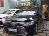 Cần bán gấp Toyota Camry 2.0E năm 2016, màu đen số tự động giá cạnh tranh