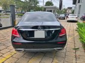 Bán xe Mercedes E250 đen 2018 chính hãng, trả trước 700 triệu nhận xe