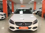 Cần bán lại xe Mercedes AT đời 2015, màu trắng số tự động