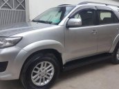 Gia đình bán Toyota Fortuner sản xuất năm 2013, màu bạc