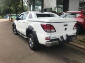 Bán xe Mazda BT 50 2.2 MT đời 2017, màu trắng