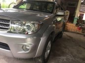 Cần bán gấp Toyota Fortuner đời 2011, xe lên đủ đồ chơi