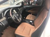 Cần bán gấp Toyota Innova E 2017, màu trắng chính chủ, giá tốt
