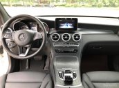 Cần bán lại xe Mercedes-Benz GLC-300 đời 2017 màu trắng, giá chỉ 2 tỷ 121 triệu