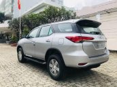 Bán Toyota Fortuner 2018, màu bạc