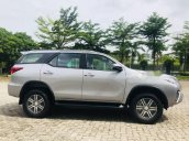 Bán Toyota Fortuner 2018, màu bạc