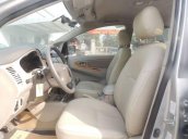 Cần bán xe Toyota Innova 2.0G năm 2011, màu bạc như mới, giá 480tr