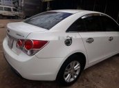 Cần bán xe Chevrolet Cruze năm 2015, màu trắng 